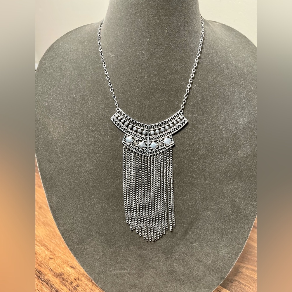 Elegant Silver Necklace with Fringe Detailing